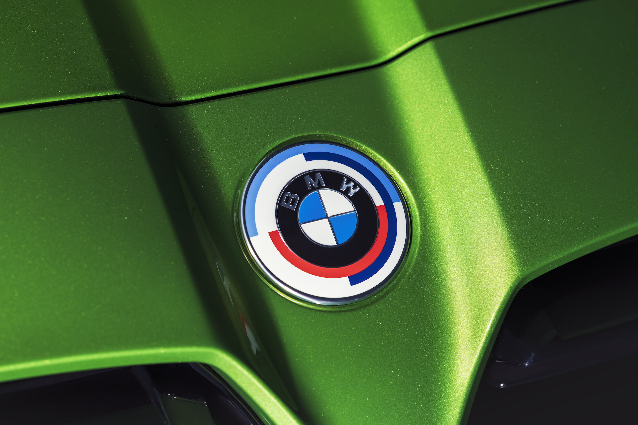 Юбилейный значок бмв. BMW M 50 years Special Edition. Значок БМВ 2023. Значок BMW 2022. BMW Motorsport 2022.