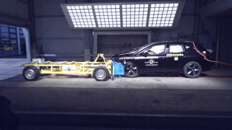 BMW iX Crash Test